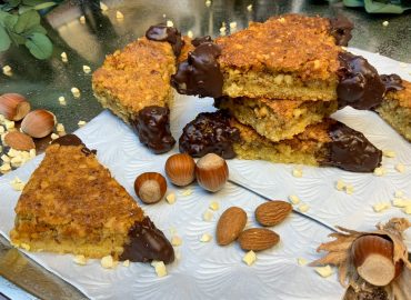 Weihnachtliches Rezept für low carb Nussecken mit Marzipan, Haselnüssen und Mandeln